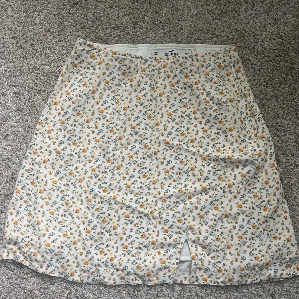 Hollister Cream and Yellow Floral Pencil Skirt